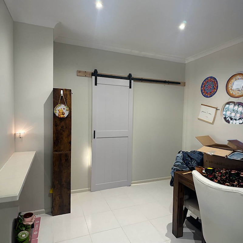 white barn door 014