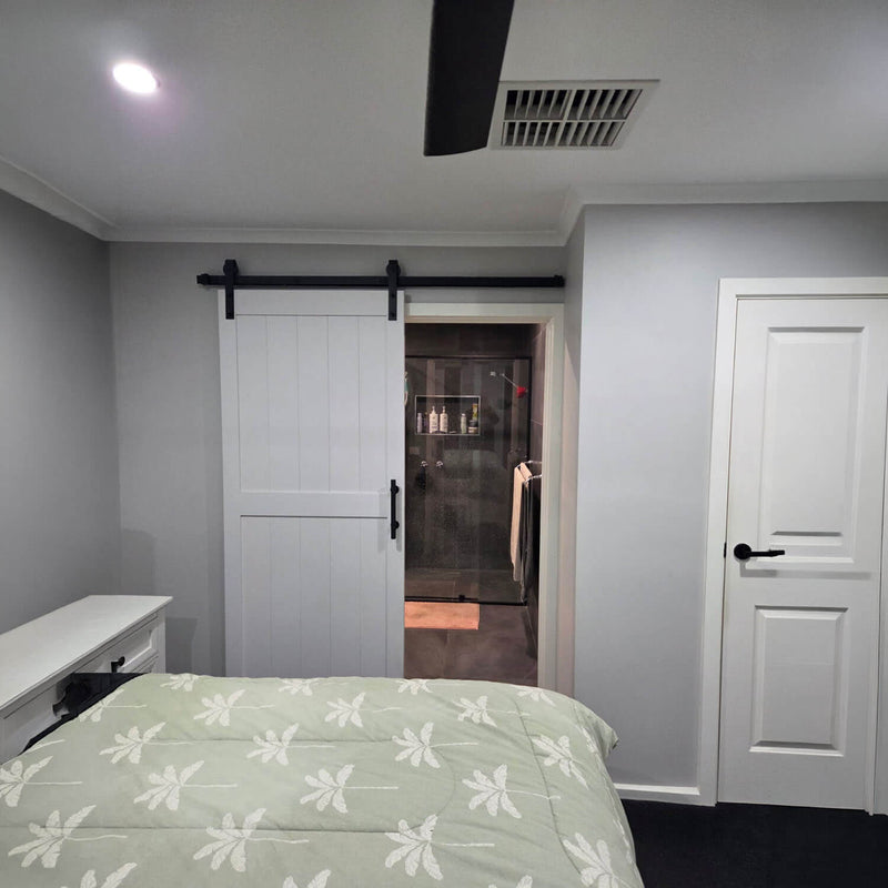 white barn door 015